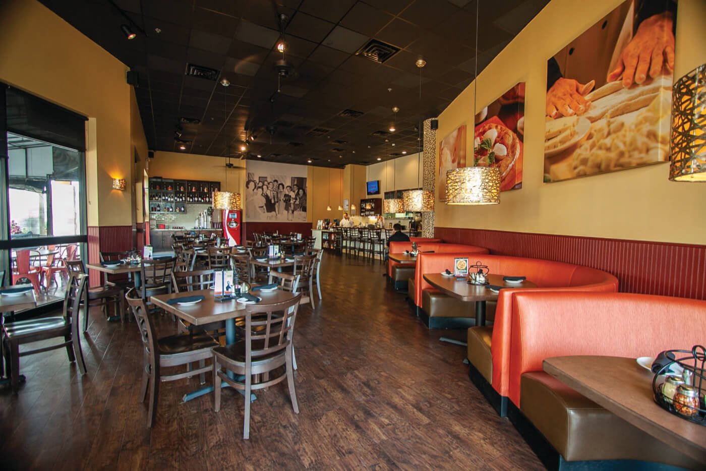 Oggi's Pizza Restaurant Interior